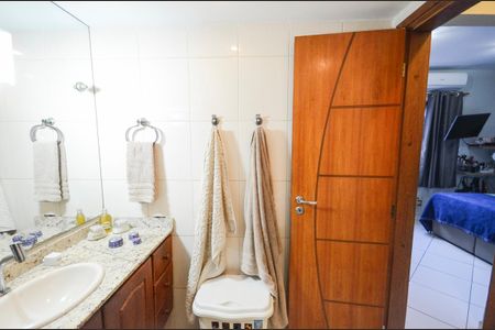 Apartamento à venda com 160m², 3 quartos e 1 vaga Apartamento à venda com 160m², 3 quartos e 1 vagaBanheiro da Suíte