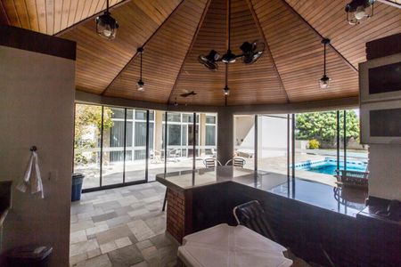 Casa de condomínio à venda com 404m², 4 quartos e 6 vagas Casa de condomínio à venda com 404m², 4 quartos e 6 vagasÁrea gourmet