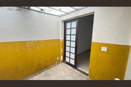 Casa à venda com 100m², 2 quartos e 1 vaga Casa à venda com 100m², 2 quartos e 1 vagaBanheiro de Serviço