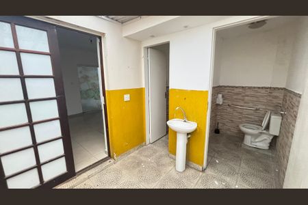 Casa à venda com 100m², 2 quartos e 1 vaga Casa à venda com 100m², 2 quartos e 1 vagaBanheiro de Serviço