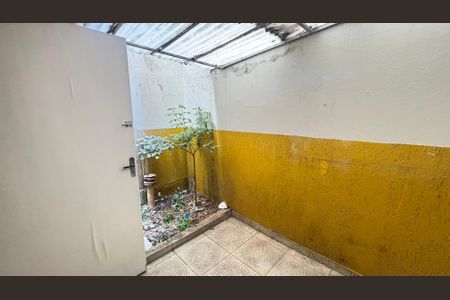 Casa à venda com 100m², 2 quartos e 1 vaga Casa à venda com 100m², 2 quartos e 1 vagaBanheiro de Serviço
