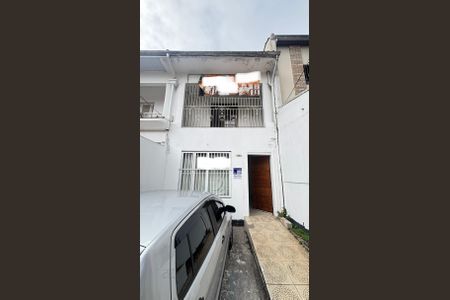 Casa à venda com 100m², 2 quartos e 1 vaga Casa à venda com 100m², 2 quartos e 1 vagaFachada