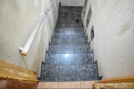 Casa à venda com 155m², 3 quartos e 2 vagas Casa à venda com 155m², 3 quartos e 2 vagasEscada