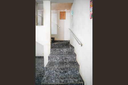 Casa à venda com 155m², 3 quartos e 2 vagas Casa à venda com 155m², 3 quartos e 2 vagasEscada