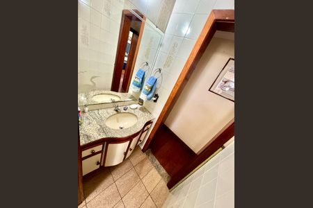 Apartamento à venda com 70m², 3 quartos e 1 vaga Apartamento à venda com 70m², 3 quartos e 1 vagaBanheiro Social