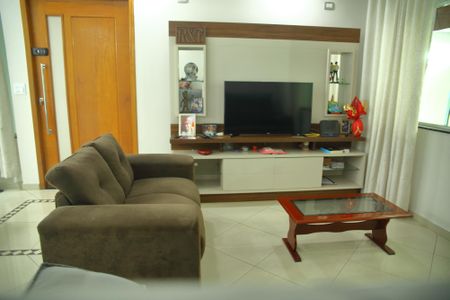 Casa à venda com 250m², 3 quartos e 2 vagasSala