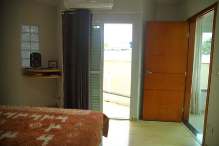 Casa à venda com 250m², 3 quartos e 2 vagasSuíte