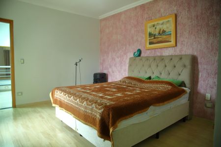 Casa à venda com 250m², 3 quartos e 2 vagasSuíte