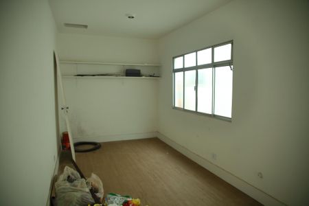 Casa à venda com 250m², 3 quartos e 2 vagasQuarto de Serviço