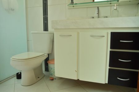 Casa à venda com 250m², 3 quartos e 2 vagasBanheiro