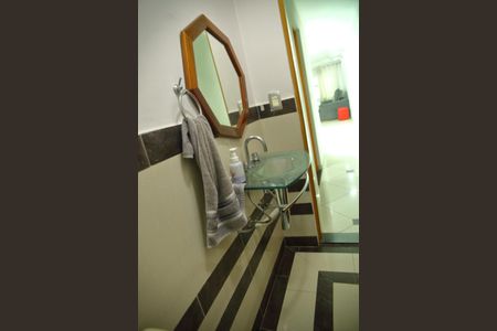 Casa à venda com 250m², 3 quartos e 2 vagasBanheiro