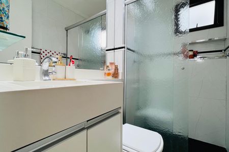 Apartamento à venda com 64m², 3 quartos e 1 vaga Apartamento à venda com 64m², 3 quartos e 1 vagaBanheiro da Suíte