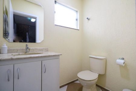 Casa à venda com 220m², 3 quartos e 2 vagas Casa à venda com 220m², 3 quartos e 2 vagasLavabo