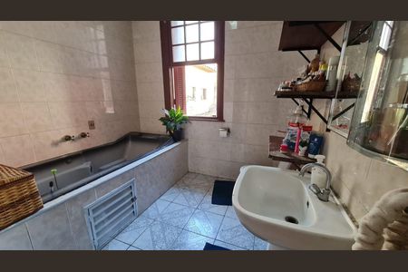 Casa à venda com 242m², 3 quartos e 2 vagas