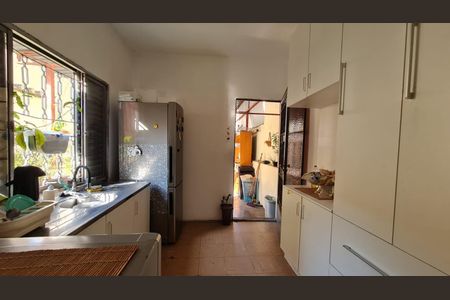 Casa à venda com 242m², 3 quartos e 2 vagas