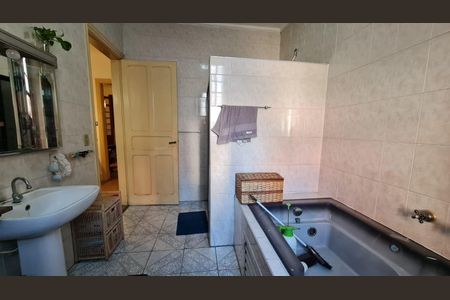 Casa à venda com 242m², 3 quartos e 2 vagas