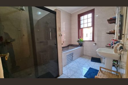 Casa à venda com 242m², 3 quartos e 2 vagas