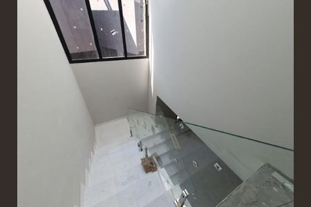 Casa de condomínio à venda com 214m², 4 quartos e 3 vagas