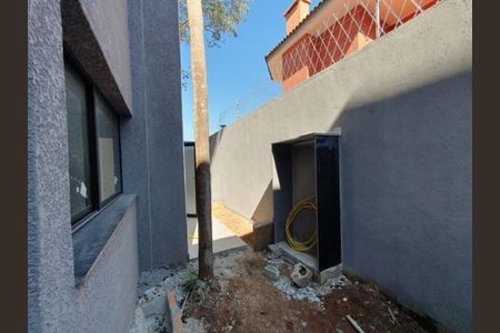 Casa de condomínio à venda com 214m², 4 quartos e 3 vagas