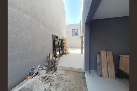 Casa de condomínio à venda com 214m², 4 quartos e 3 vagas