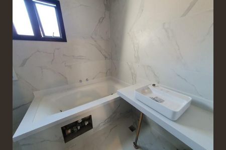 Casa de condomínio à venda com 214m², 4 quartos e 3 vagas