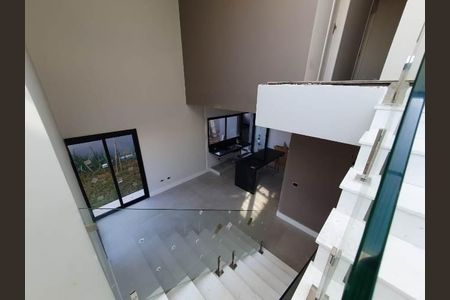 Casa de condomínio à venda com 216m², 4 quartos e 3 vagas