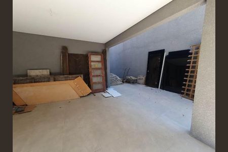 Casa de condomínio à venda com 216m², 4 quartos e 3 vagas