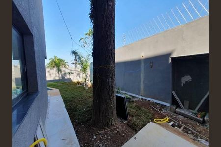 Casa de condomínio à venda com 216m², 4 quartos e 3 vagas