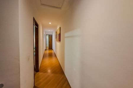 Casa à venda com 139m², 3 quartos e 2 vagas Casa à venda com 139m², 3 quartos e 2 vagasCorredor