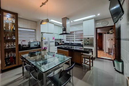 Casa à venda com 139m², 3 quartos e 2 vagas Casa à venda com 139m², 3 quartos e 2 vagasCozinha