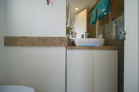 Apartamento à venda com 76m², 2 quartos e 1 vagaBanheiro suíte