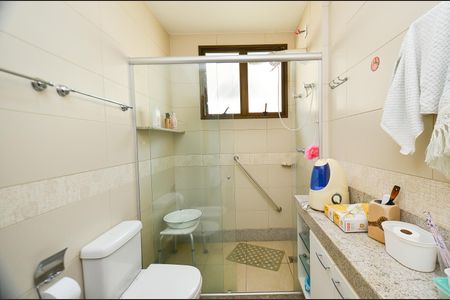 Casa à venda com 405m², 5 quartos e 8 vagas Casa à venda com 405m², 5 quartos e 8 vagasBanheiro Suite 2