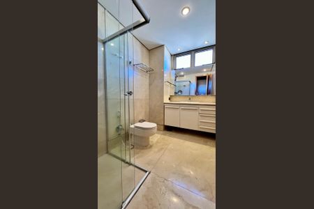 Apartamento à venda com 510m², 4 quartos e 4 vagas Apartamento à venda com 510m², 4 quartos e 4 vagasBanheiro