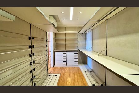 Apartamento à venda com 510m², 4 quartos e 4 vagas Apartamento à venda com 510m², 4 quartos e 4 vagasCloset