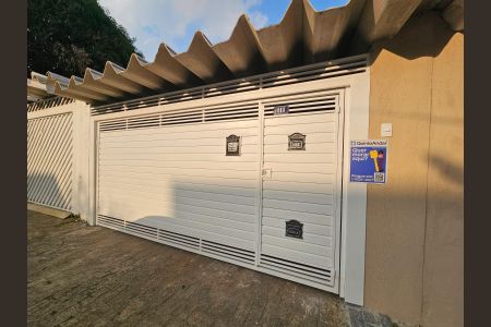 Casa para alugar com 130m², 2 quartos e 2 vagas Casa para alugar com 130m², 2 quartos e 2 vagasFachada