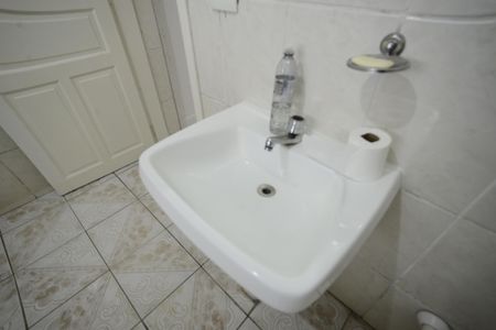 Casa para alugar com 130m², 2 quartos e 2 vagasBanheiro Social