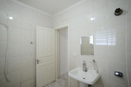 Casa para alugar com 130m², 2 quartos e 2 vagasBanheiro Social