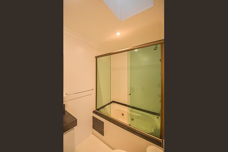 Apartamento à venda com 208m², 3 quartos e 3 vagas Apartamento à venda com 208m², 3 quartos e 3 vagasBanheiro da Suíte 2