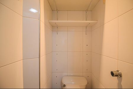 Apartamento à venda com 208m², 3 quartos e 3 vagas Apartamento à venda com 208m², 3 quartos e 3 vagasBanheiro de serviço