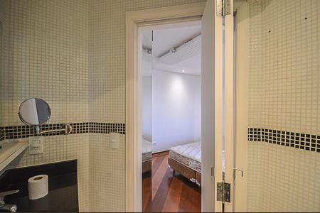 Apartamento à venda com 208m², 3 quartos e 3 vagas Apartamento à venda com 208m², 3 quartos e 3 vagasBanheiro da Suíte