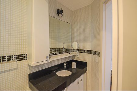 Apartamento à venda com 208m², 3 quartos e 3 vagas Apartamento à venda com 208m², 3 quartos e 3 vagasBanheiro da Suíte