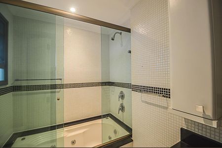 Apartamento à venda com 208m², 3 quartos e 3 vagas Apartamento à venda com 208m², 3 quartos e 3 vagasBanheiro da Suíte