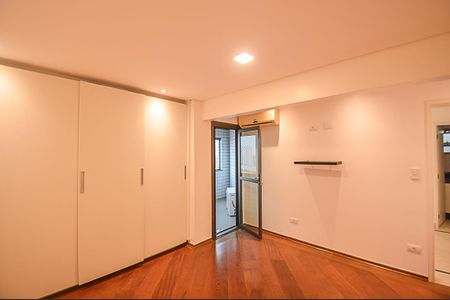 Apartamento à venda com 208m², 3 quartos e 3 vagas Apartamento à venda com 208m², 3 quartos e 3 vagas Suíte 2