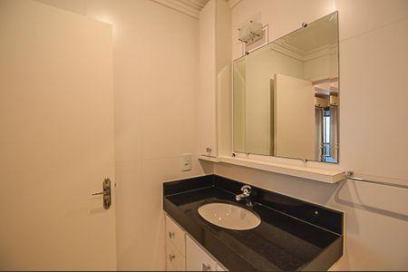 Apartamento à venda com 208m², 3 quartos e 3 vagas Apartamento à venda com 208m², 3 quartos e 3 vagasBanheiro da Suíte 2