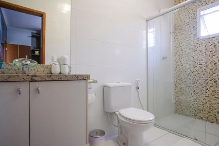 Casa à venda com 173m², 3 quartos e 3 vagasBanheiro da suíte 3