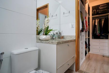 Casa à venda com 173m², 3 quartos e 3 vagasBanheiro da suíte 1