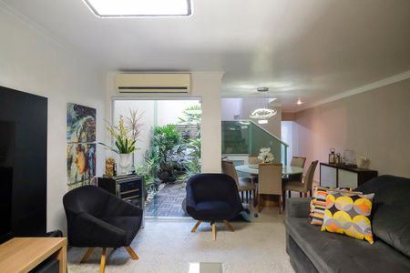 Casa à venda com 173m², 3 quartos e 3 vagasSala
