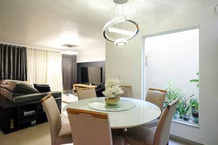 Casa à venda com 173m², 3 quartos e 3 vagasSala