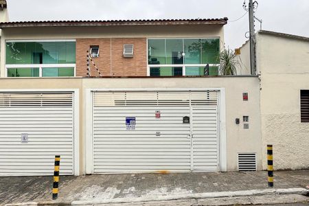 Casa à venda com 173m², 3 quartos e 3 vagasFachada + plaquinha