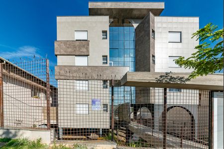 Apartamento à venda com 140m², 3 quartos e 2 vagasPlaca de vende instalada na fachada do prédio (DUXZ-516)